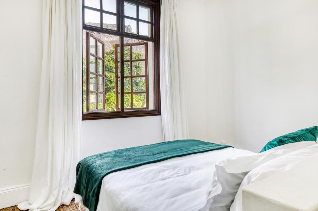 Secure & Central: Villa With Views Of Table Mountain Cape Town Bagian luar foto